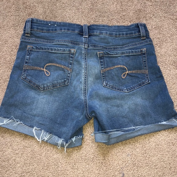 Justice cuffed frayed denim shorts - Picture 2 of 3